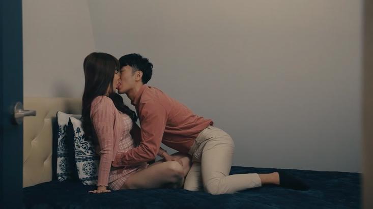 sex viet.net Em gái say rượu đi taxi về gặp phải gã tài xế biến thái